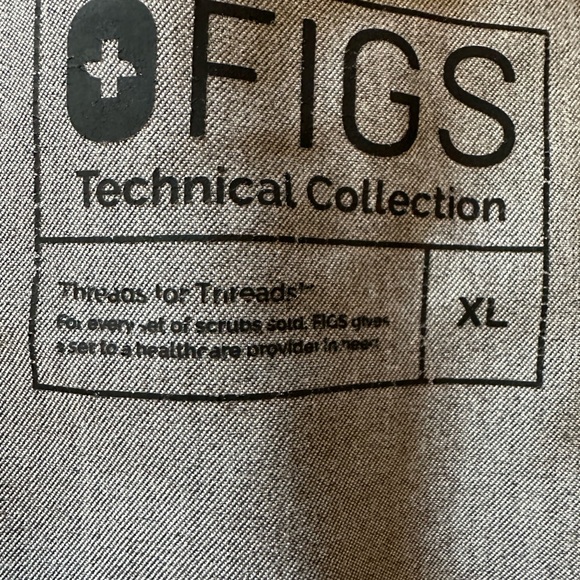 FIGS charcoal gray scrubs top. Size XL - Picture 5 of 6